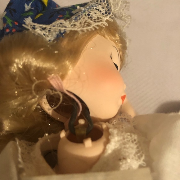 Vintage Madame Alexander “Gretel” Doll- 693 $12 or 🎉 - Picture 6 of 7